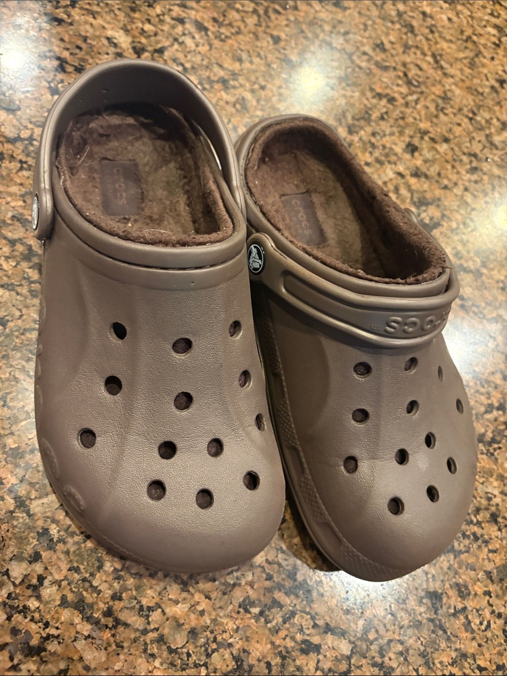 Crocs Clogs Mens 5 Womens 7 Brown Baya Round Toe Slip On Lined Faux Fur Casual.